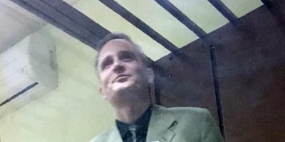 Foto: Dennis Christensen en la sala del tribunal