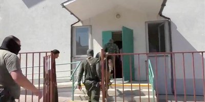 Фото: срыв богослужения в обособленной территории Луганской области Украины (август 2017 года)