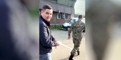 Photo: Valery Shalev in handcuffs. Smolensk (April 2019)