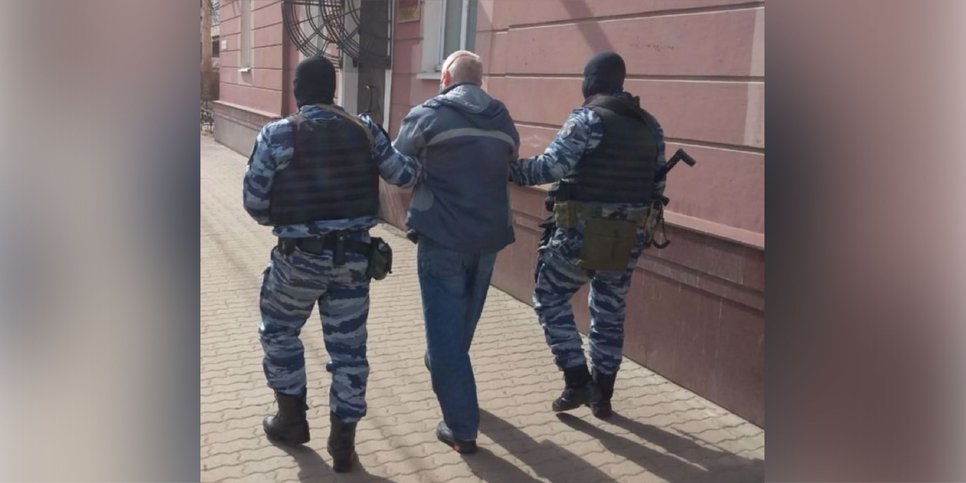 In the photo: the detention of a believer in Yaroslavl. Source: [website of the press service of the National Guard Directorate for the Yaroslavl Region](https://76.rosguard.gov.ru/News/Article/pri-podderzhke-sotrudnikov-yaroslavskogo-omon-rosgvardii-proshli-obyski-u-organizatorov-ekstremistskogo-soobshhestva)