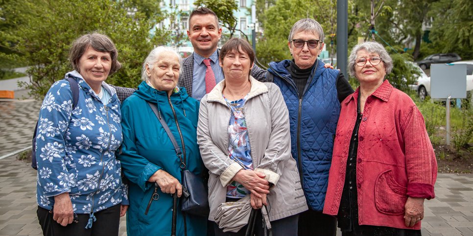 Nella foto: Raisa Usanova, Nina Purge, Valentin Osadchuk, Nadezhda Anoykina, Nailya Kogay e Lyubov Galaktionova