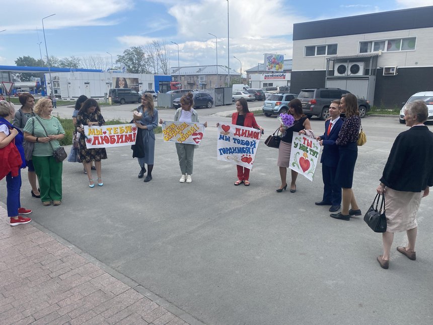 Freunde der Dolschikows am Tag der Urteilsverkündung