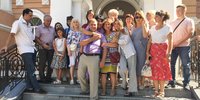 Valeriy Tibiy with his wife, Aleksandr Skvortsov's wife and their friends before the Court of Appeal. Rostov-on-Don, August 2023