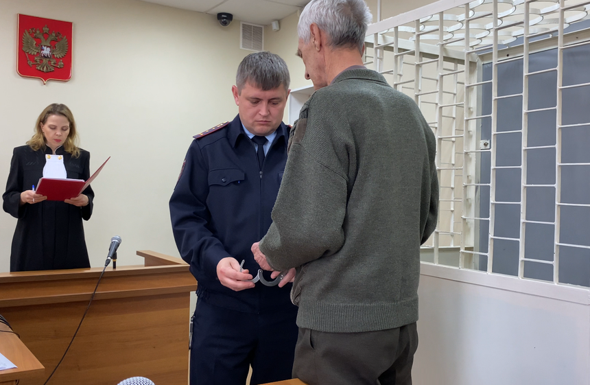 Durante o anúncio do veredicto, Vladimir Balabkin é algemado. setembro, 2023