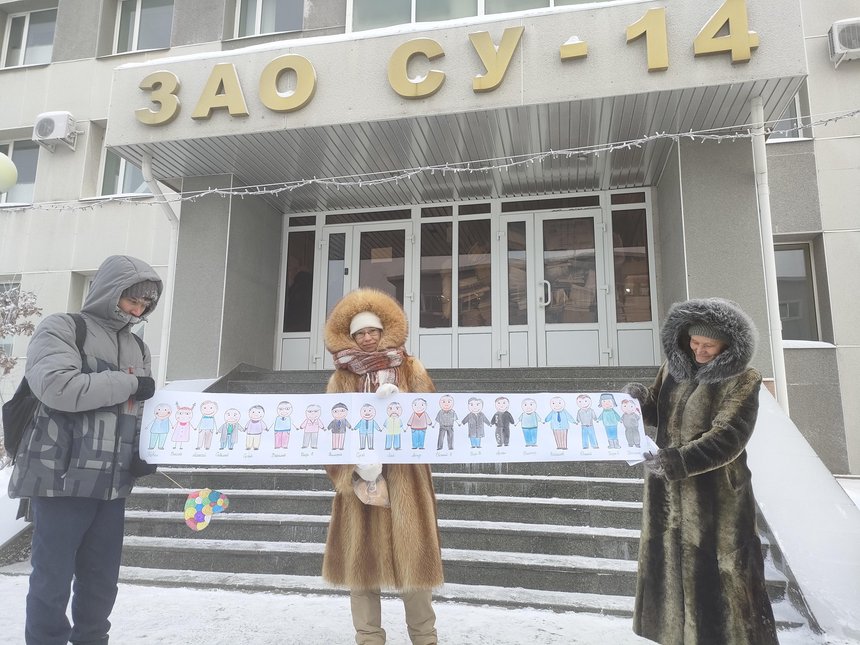 30도의 추위 속에서 신자들을 응원하러 온 친구들