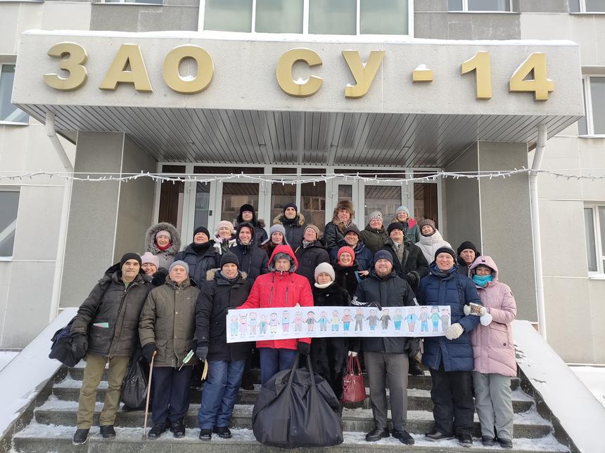 In Surgut, friends came to the courthouse to support their convicted fellow believers, on the day of the verdict. Outdoor temperature was -29°C