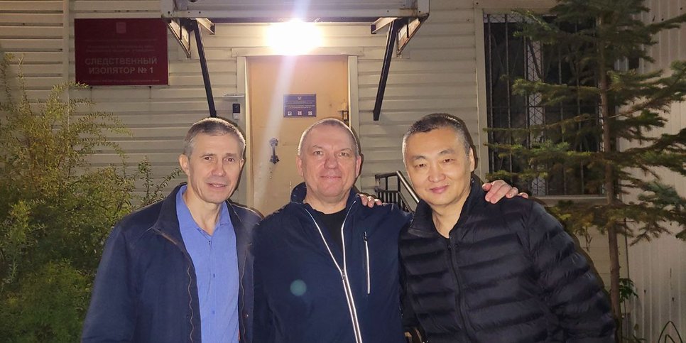 From left to right: Nikolay Polevodov, Vitaliy Zhuk and Stanislav Kim after being released from the detention center. October 10, 2024