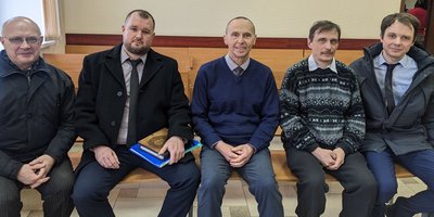 从左到右:奥列格·卡塔莫夫、谢尔盖·瑙缅科、亚历山大·斯塔里科夫、阿列克谢·库兹涅佐夫和亚历山大·谢季宁。2月 6, 2024