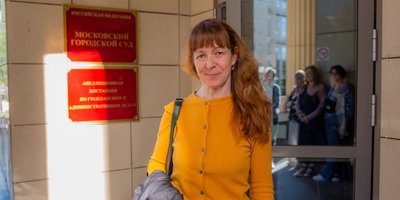 Irina Serebryakova, la esposa de Aleksandr, y otras 40 personas acudieron al tribunal para apoyar al creyente. Mayo 2025