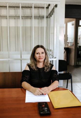 判決当日の法廷でのイリーナ・ウシャコワ