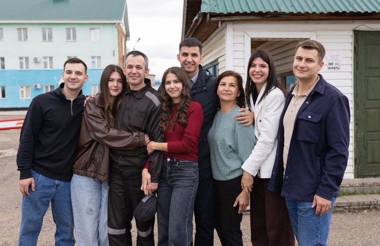 Konstantin Sannikov a retrouvé sa famille à sa sortie de la colonie pénitentiaire. 10 septembre 2025.