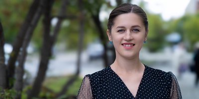 判決当日のアナスタシア・ゲイトゥール