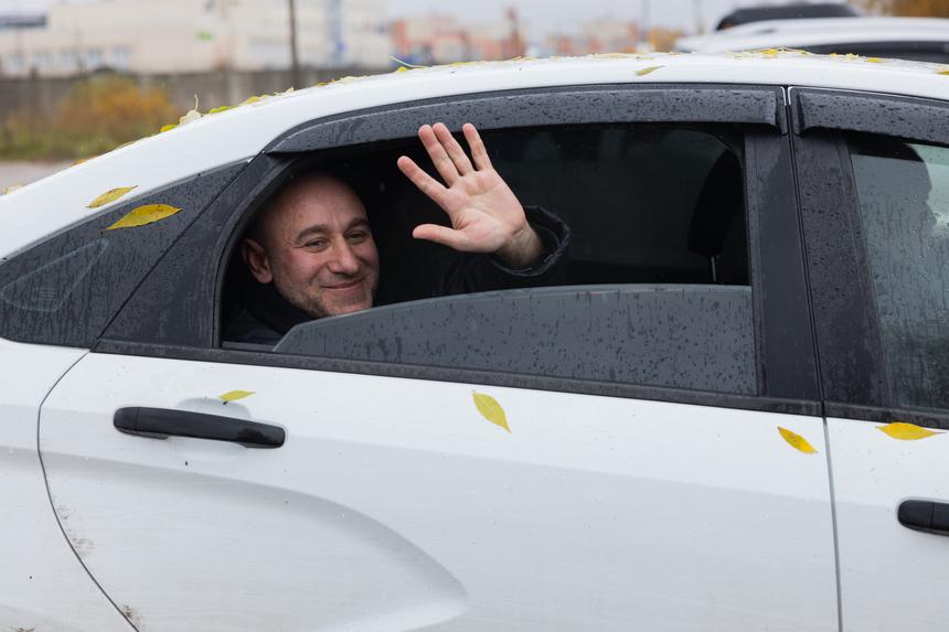 Zakaryan is taken to a deportation center