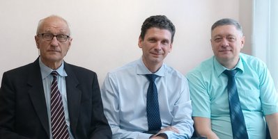 Left to right: Valeriy Tolmazov, Maksim Barbazyuk, and Aleksandr Kostyuk in the courtroom. November, 2025.